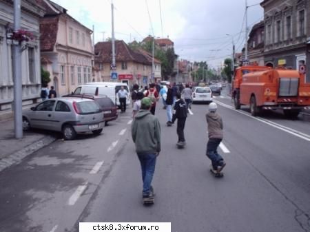 talpa in drum spre skatepark :d wild in the streets brasov 2005