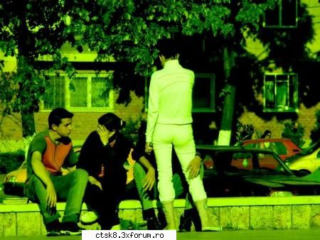 BIATCHES - o tanara in parc - Photo-Sessions